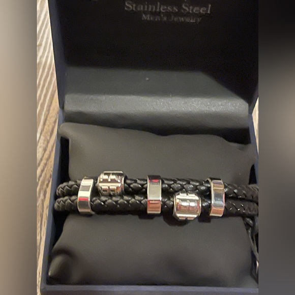 New in box men’s leather and stainless steel Jacob michaels bracelet - Picture 6 of 7